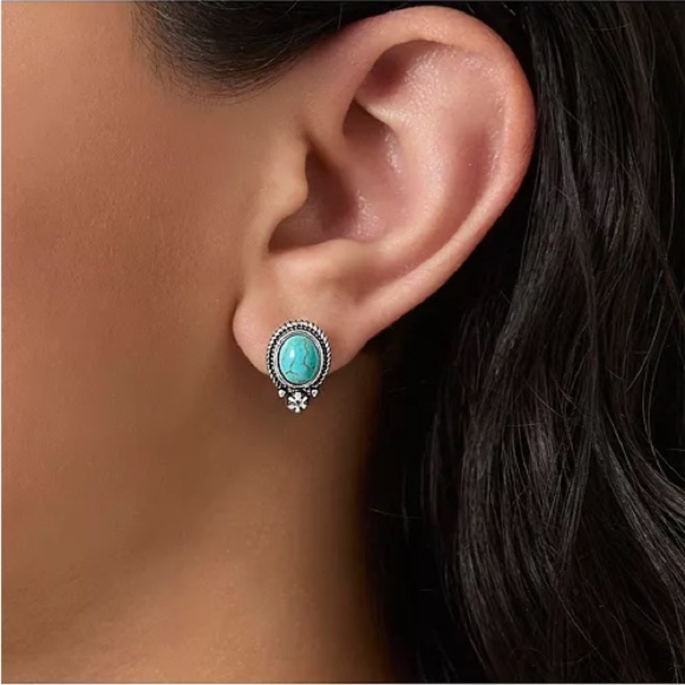 NEW Western Oval Cowgirl Filigree Star Turquoise color stud Earrings Boutique